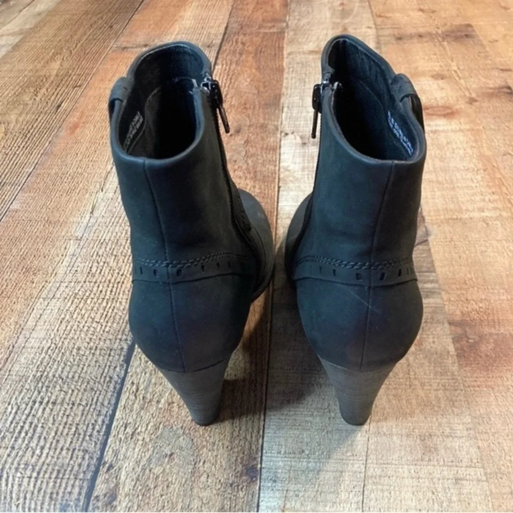 Clarks artisan black
